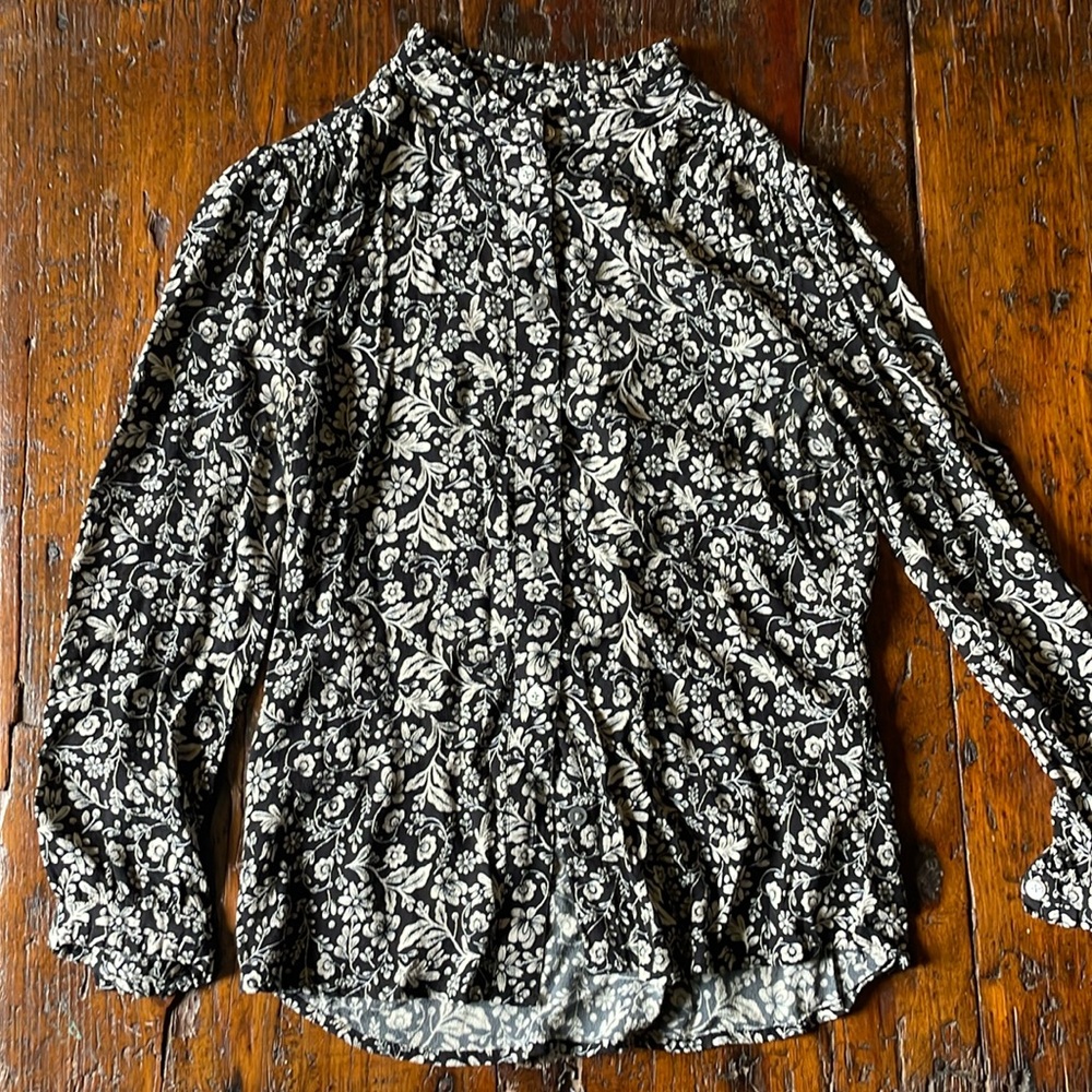 JCrew blouse. Navy white pattern . Like new
